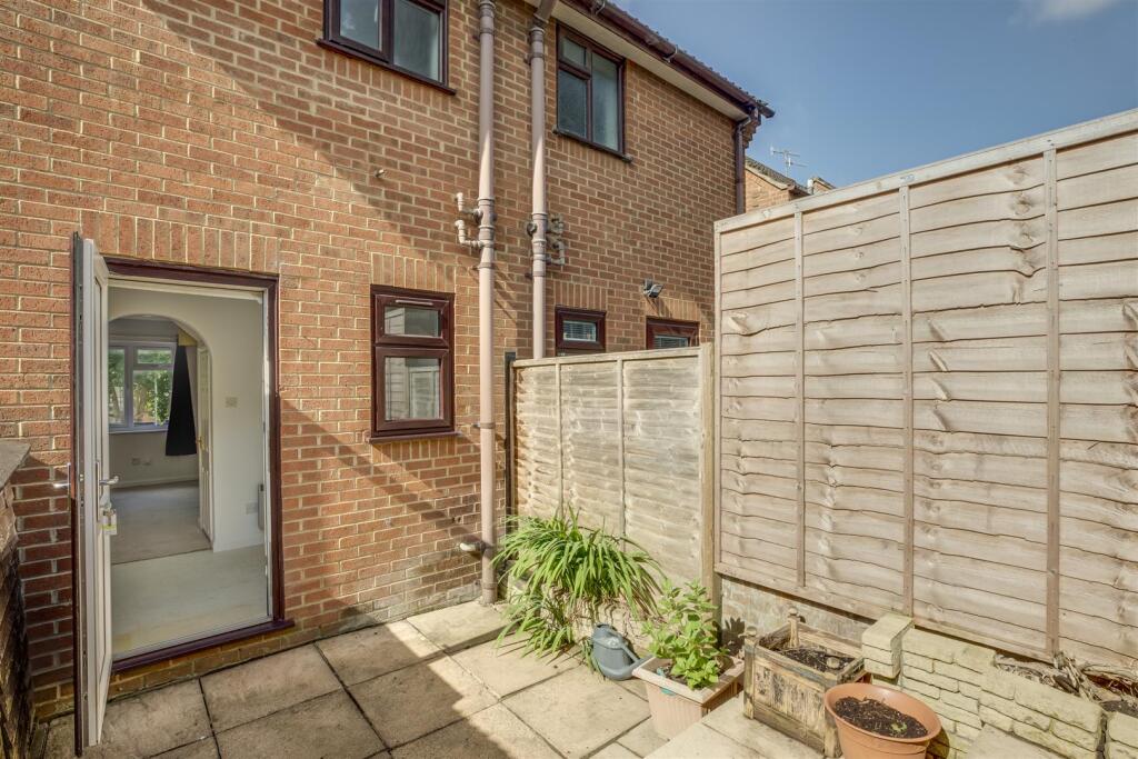 12 Old Coach Drive, HP11 1AS-7.jpg