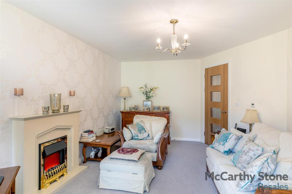 8645364-interior10.jpg