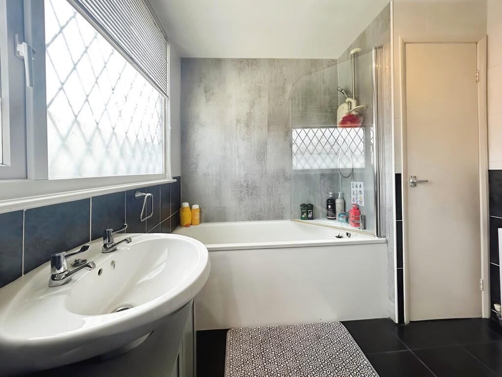 69bba336-WhatsApp...