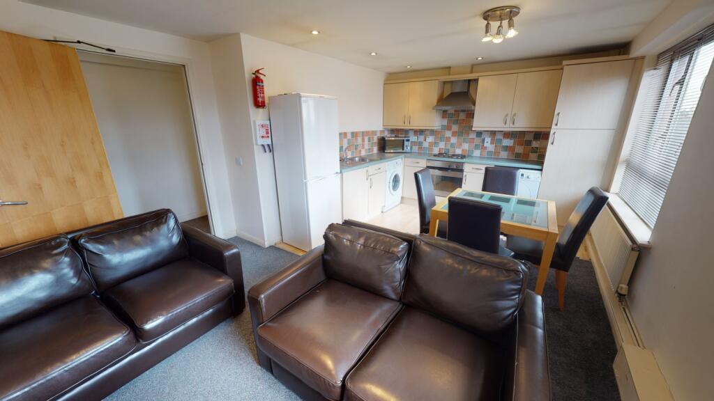 11-Royal-Victoria-Court-05122022_102824