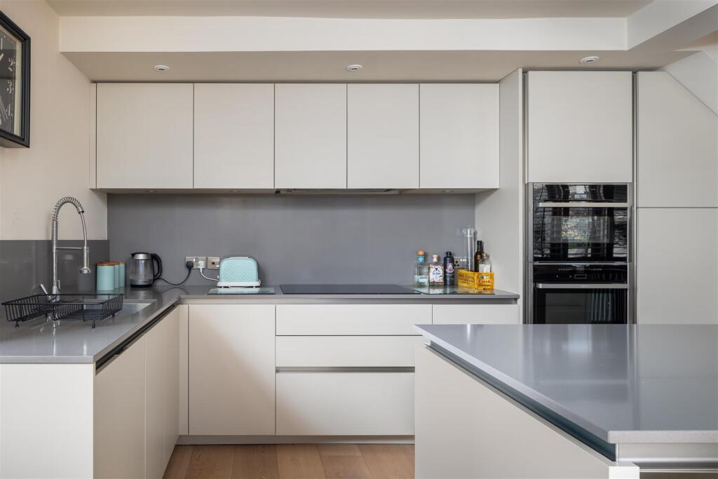 11 - Swingletrees - GL54 1DT - Full.jpg