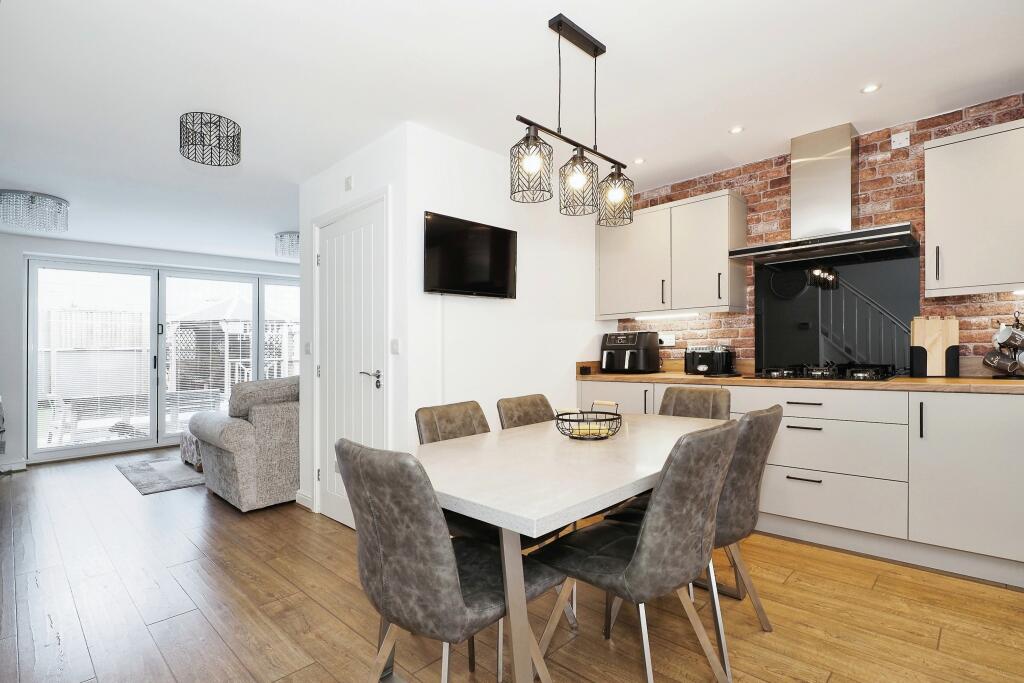 Kitchen/Dining Room