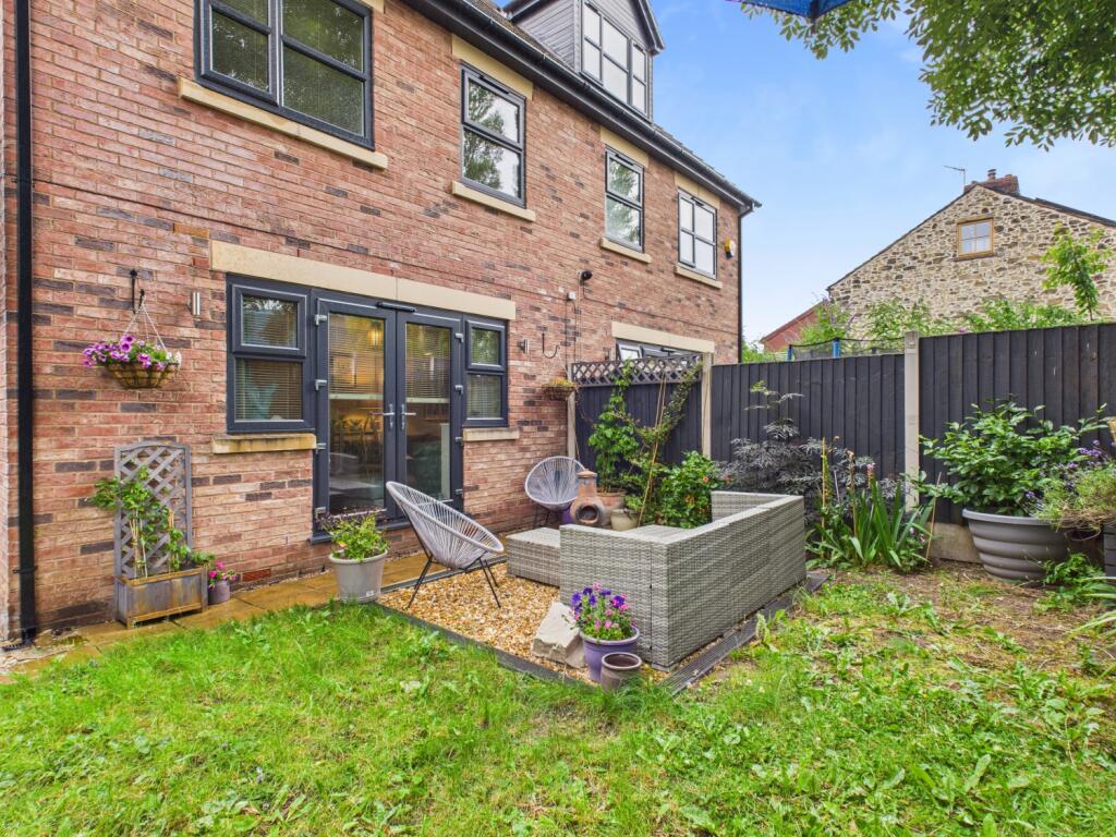 CAM03729G0-PR0075-STILL044