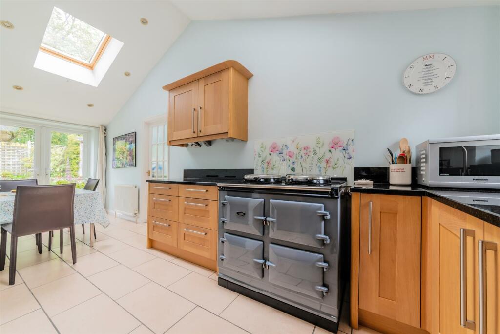 KITCHEN / BREAKFAST ROOM