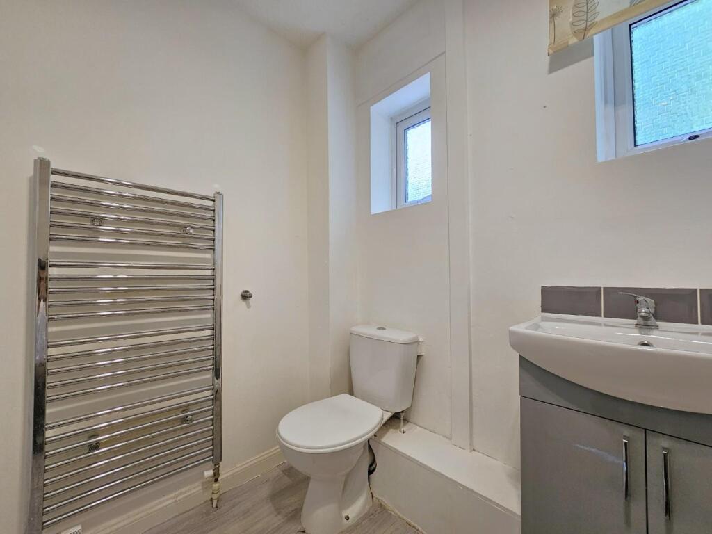 Bathroom 2.jpg