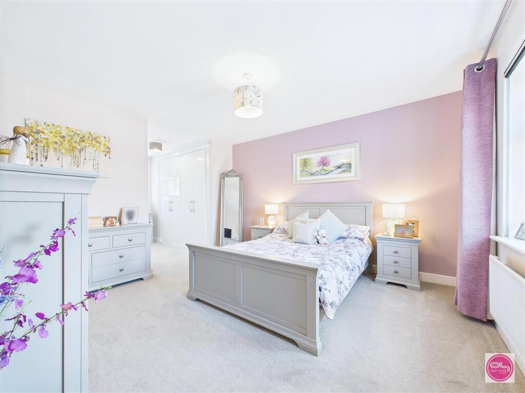 Henley Grove, Church Gresley (22).jpg