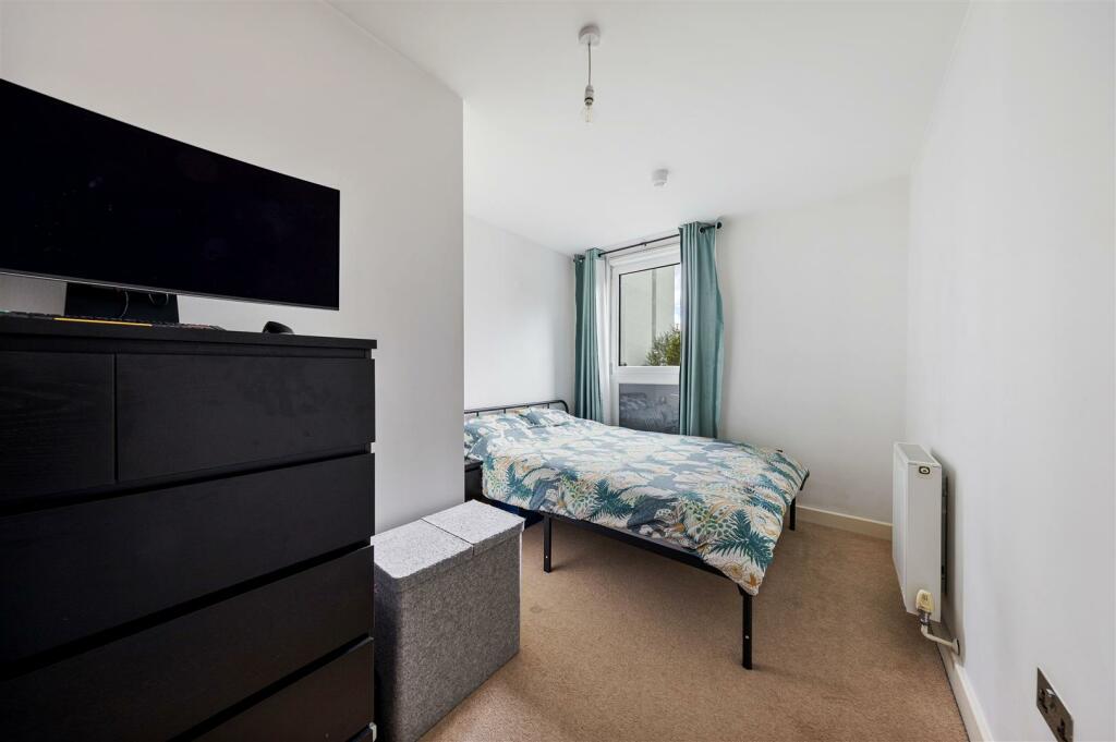 Apollo Court E15