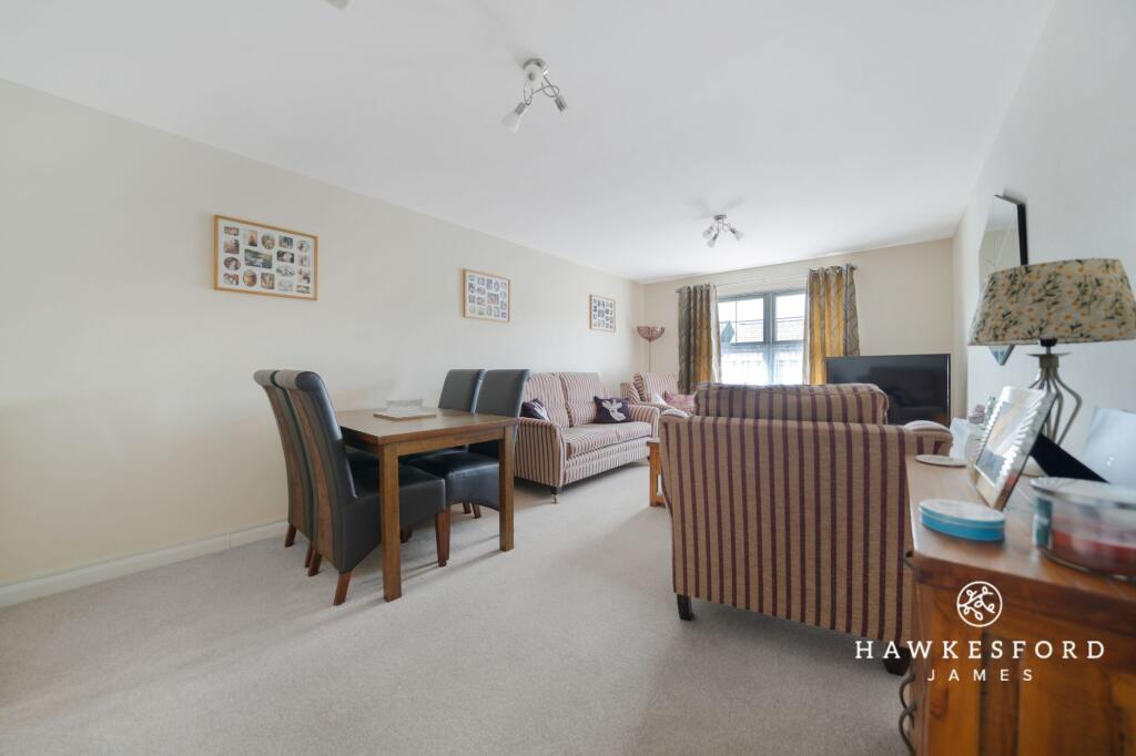 The Turrets, Sittingbourne - Lounge/diner