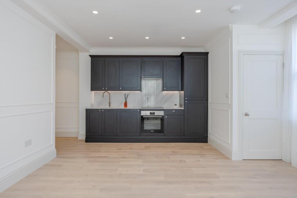 Kitchen / Lounge