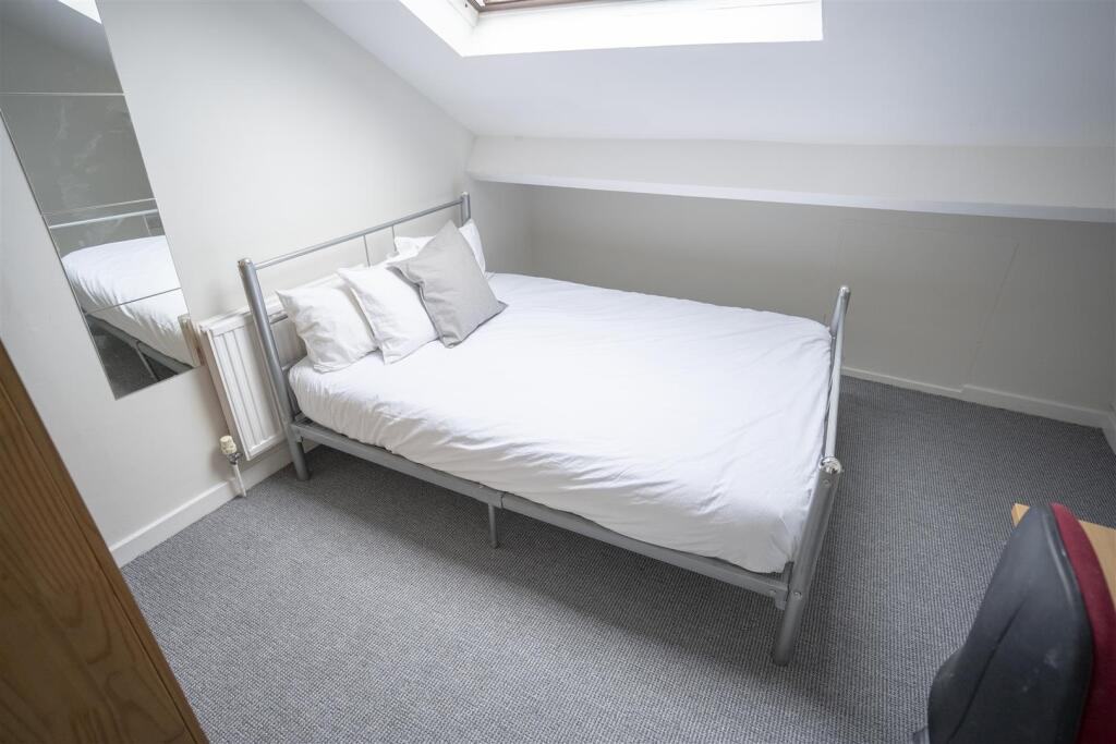 15 beach hill road bedroom 5.jpg