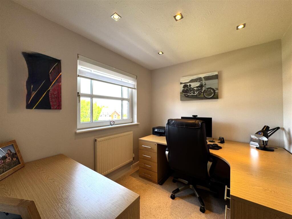 Bedroom/Office