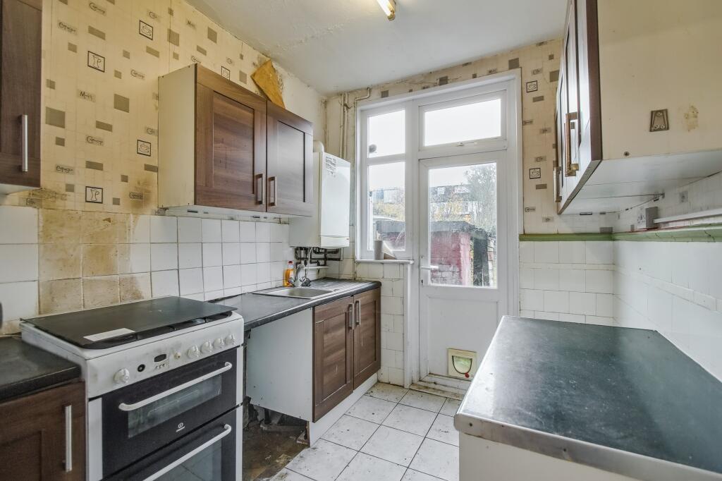 96 Grenoble Gardens, London, N13 6JH