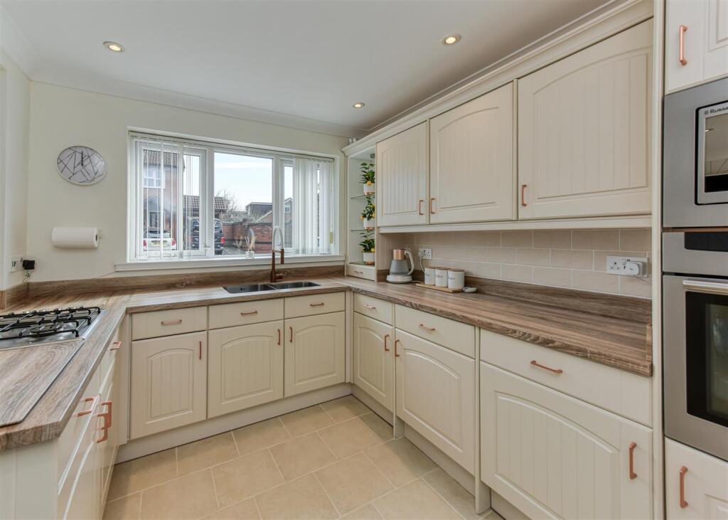 7 Griffiths Drive-kitchen2.jpg