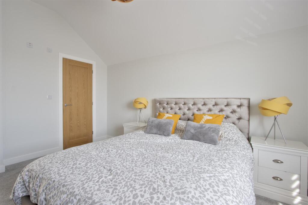 Master Bedroom - Pic 2