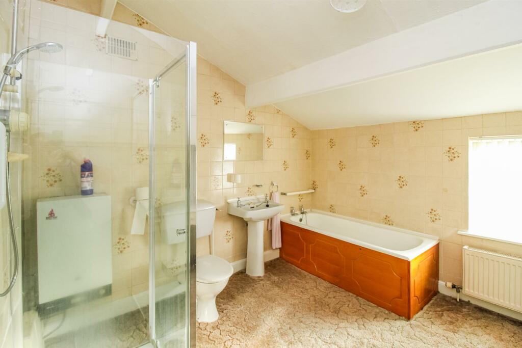 BATHROOM/W.C.