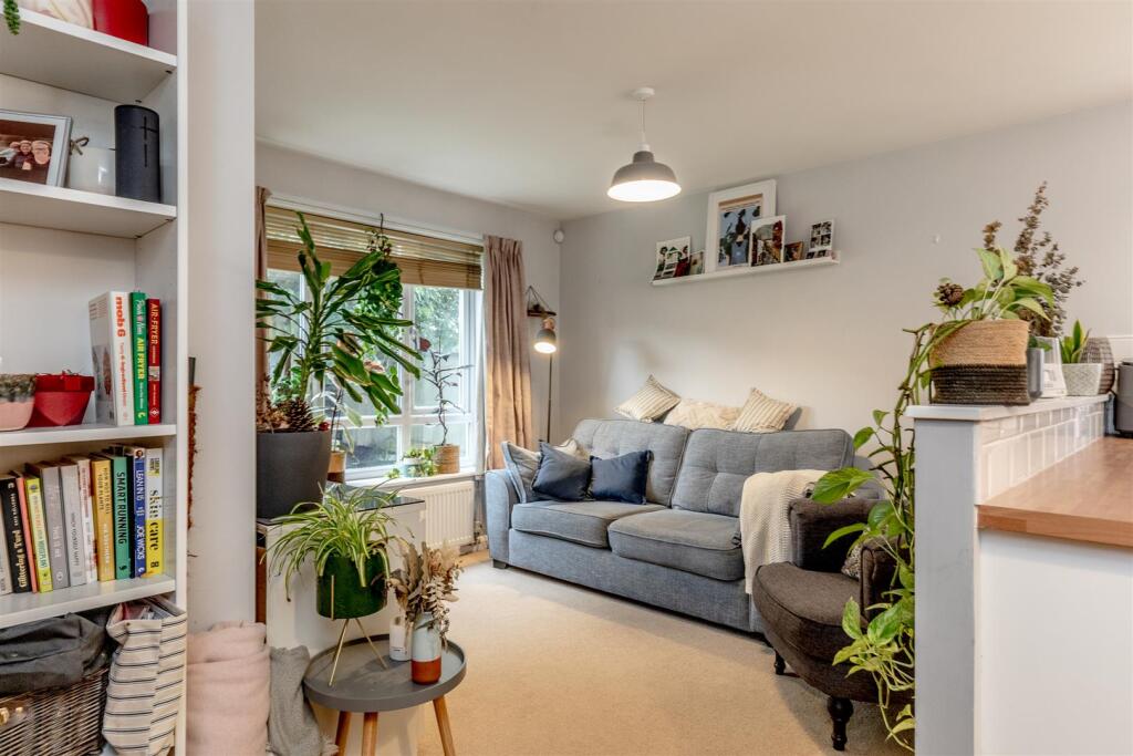 Lincombe Road, Downend Living Room 3.jpg