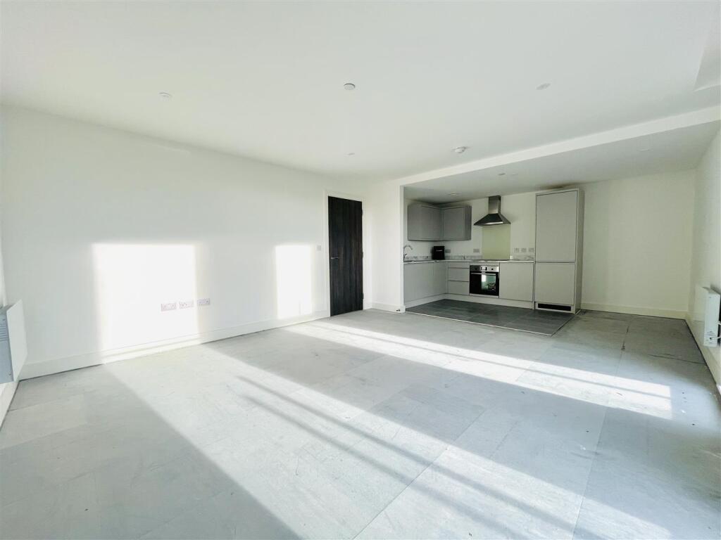 Live In Dining Kitchen