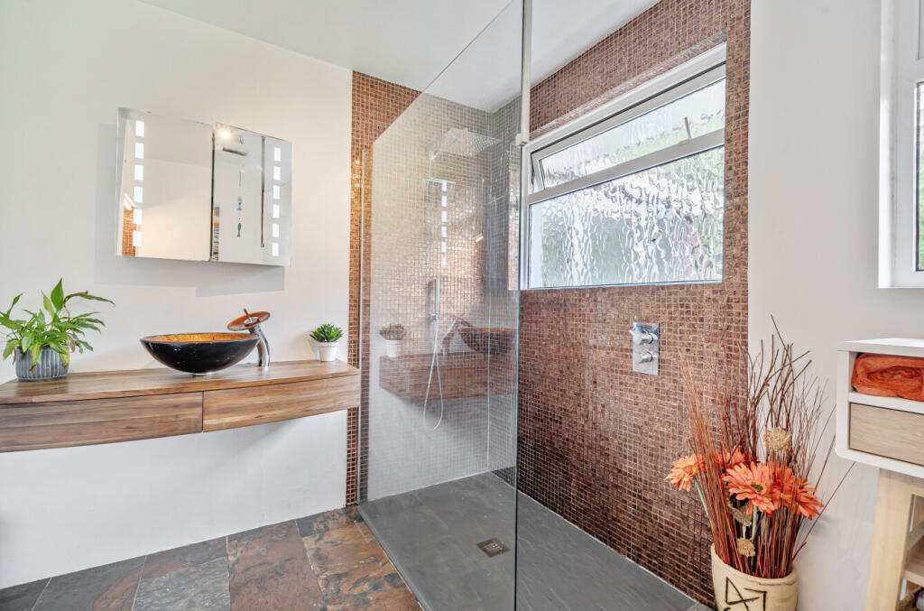 1354934-3-68cbfb1...