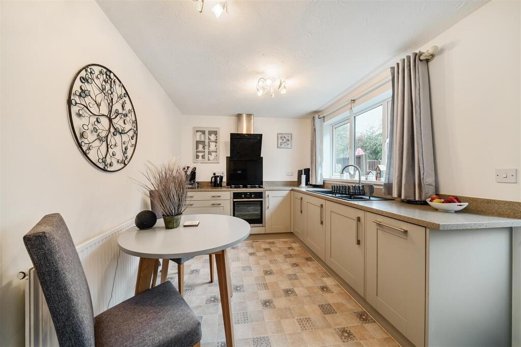 38 The Oval, Caolville