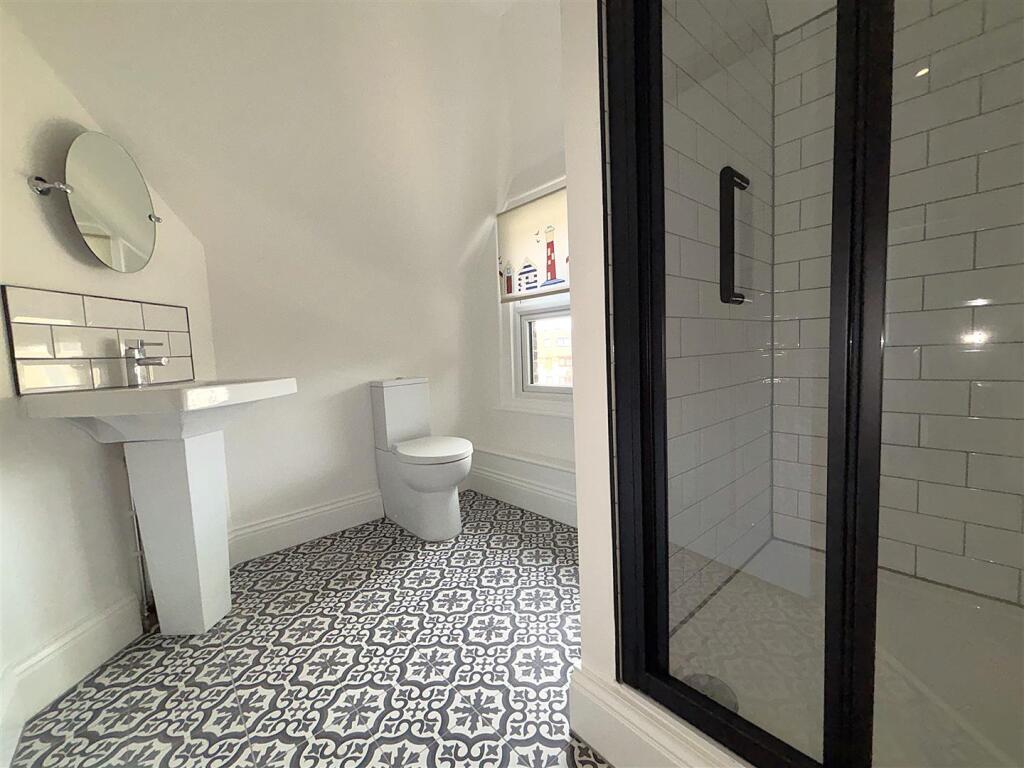 EN SUITE