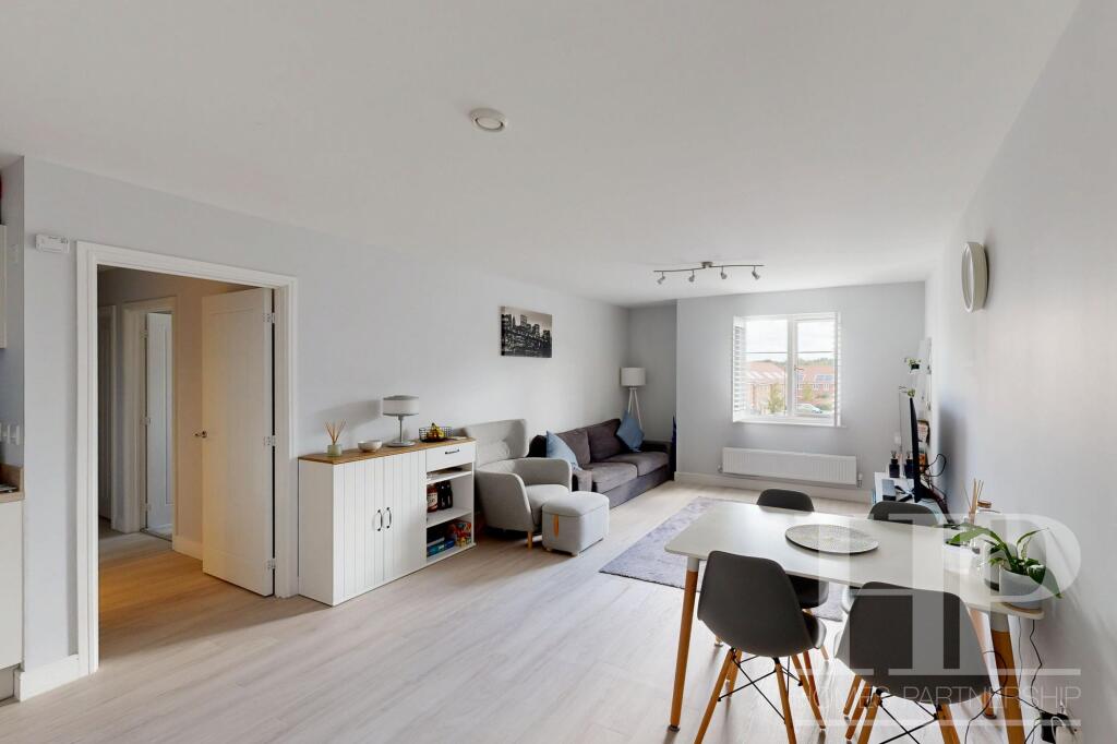 Lounge/dining/kitchen area
