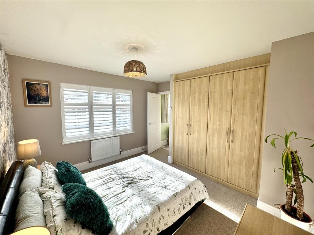 BEDROOM 2