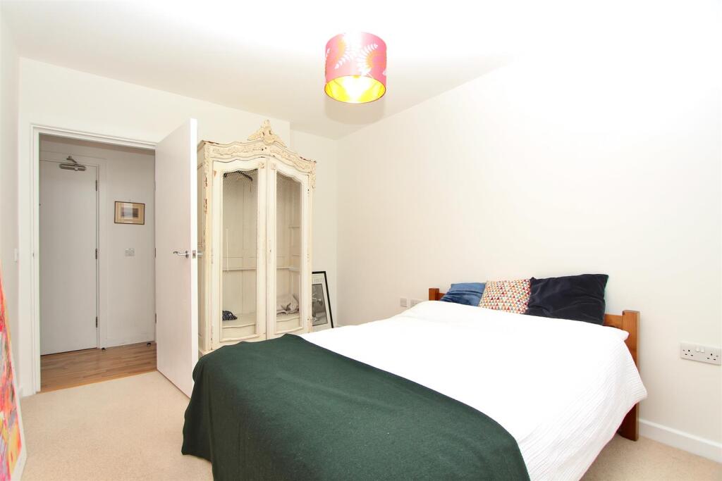Somerford Grove, N16