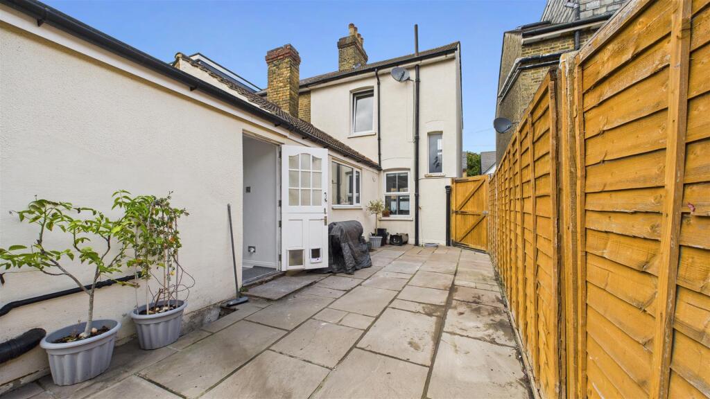 CAM05136G0-PR0132-STILL012.jpg