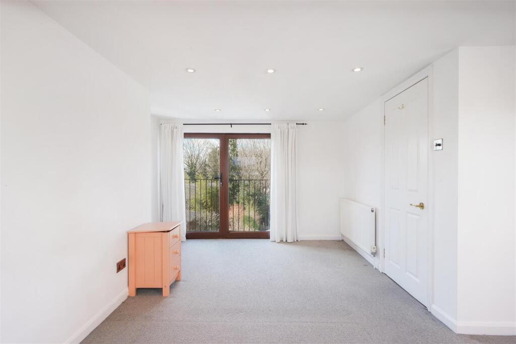 Whitehall Park Road - 9NsxM3RVc5vmLEIRbf7t.jpg