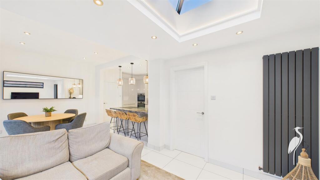 Open Plan Living/Dining &amp; Kitchen Area