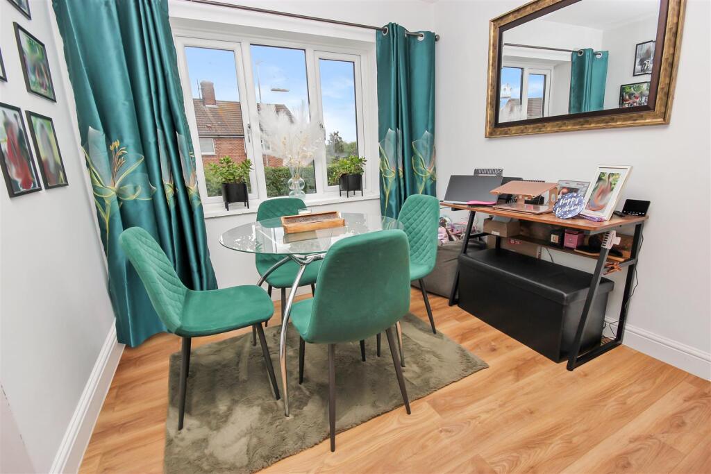 Dining Area.JPG