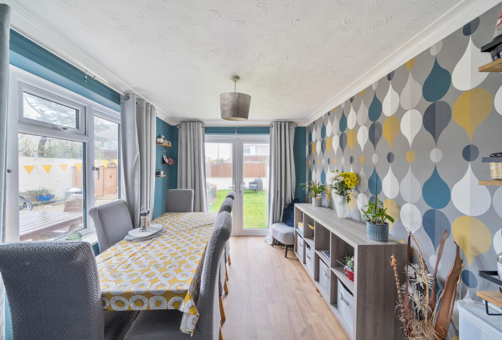 1370360-9-68f6066...