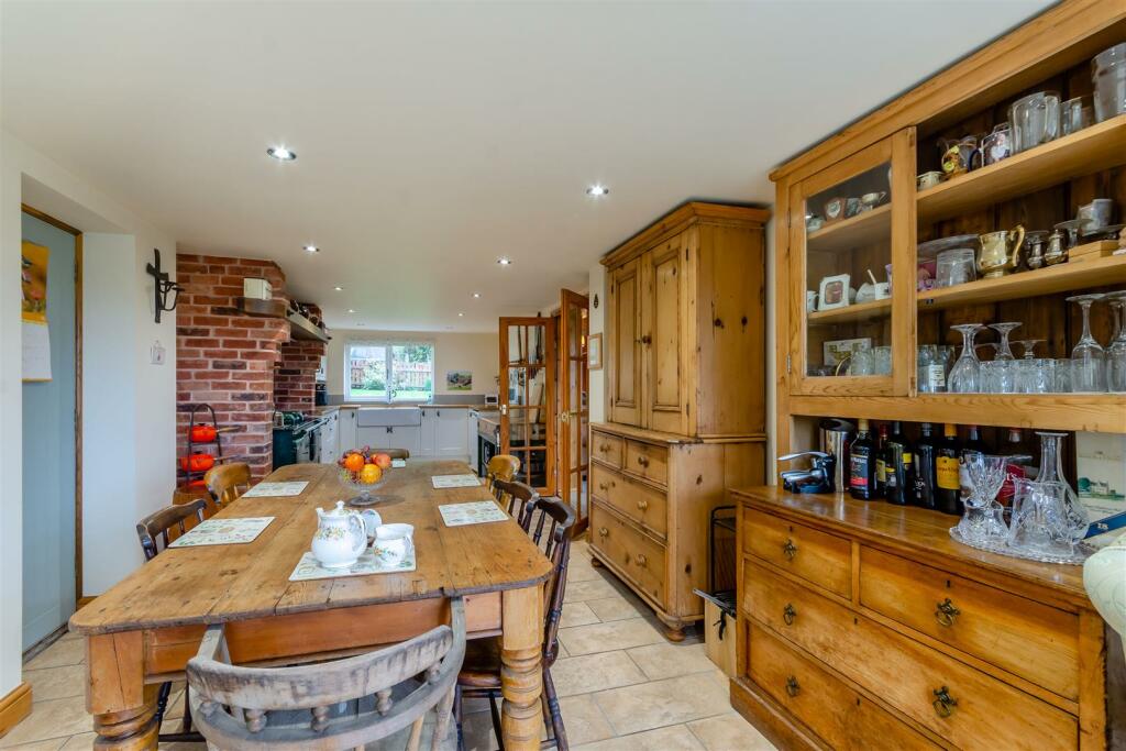 8625708-interior24.jpg
