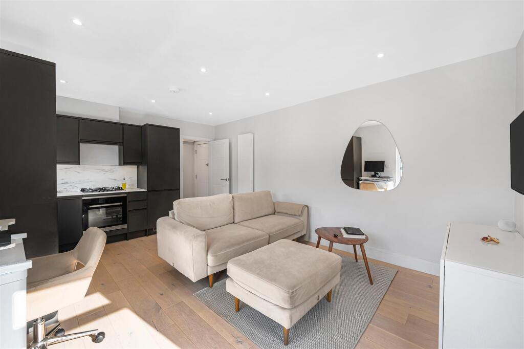 Flat 3, 42 Ellesmere.3.jpg