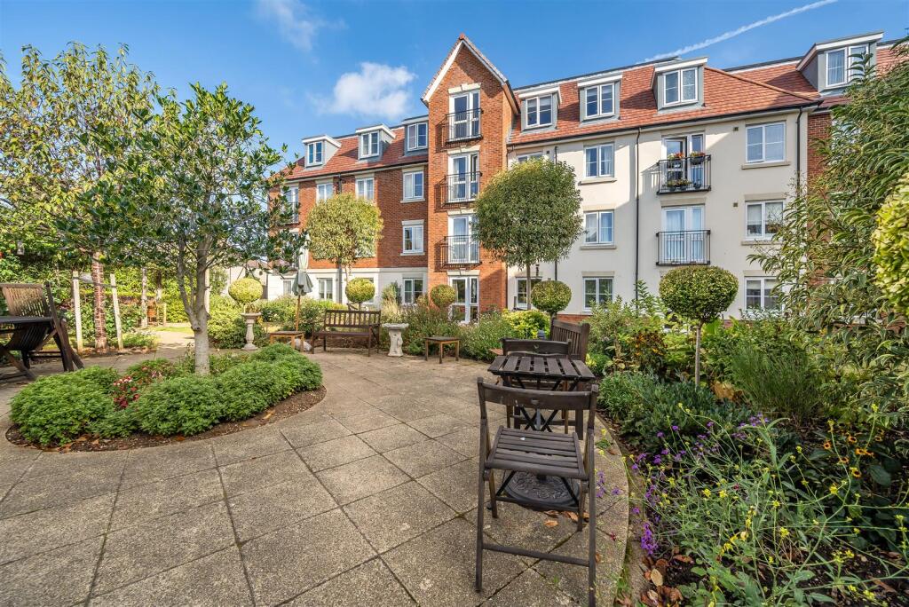 Owners Patio Area (2).jpg