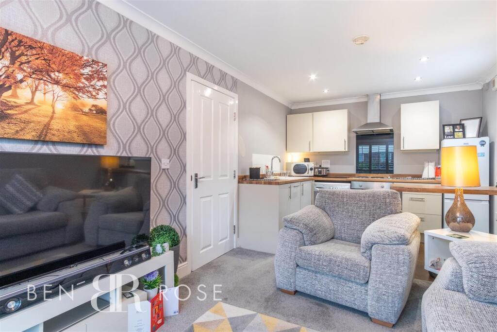 Lounge/Kitchen