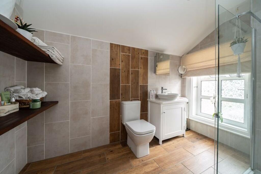 Bathroom &amp; Shower Room