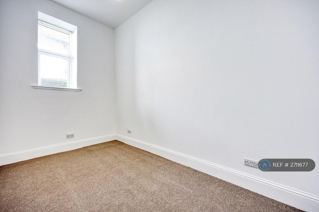 Bedroom At Side