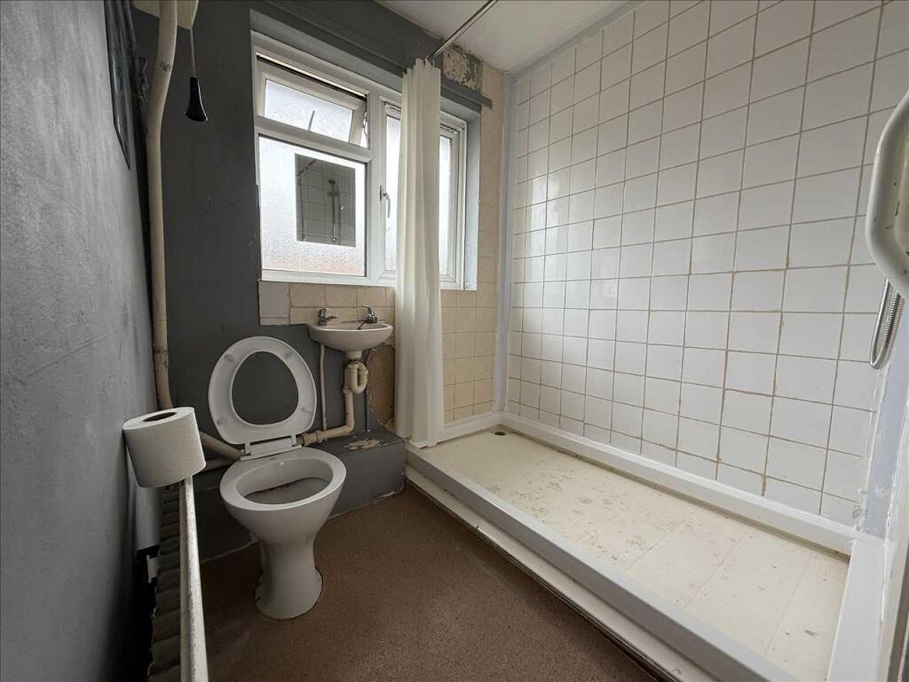 SHOWER ROOM