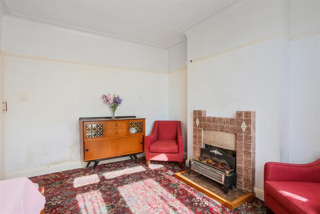 1545389575 - 11 Vermont Road, SM1 - 9.jpg