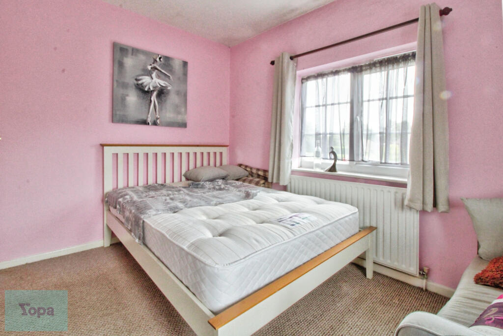 181405cf-Bedroom2