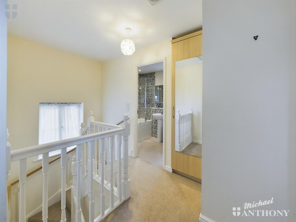 CAM03852G0-PR0204-STILL010