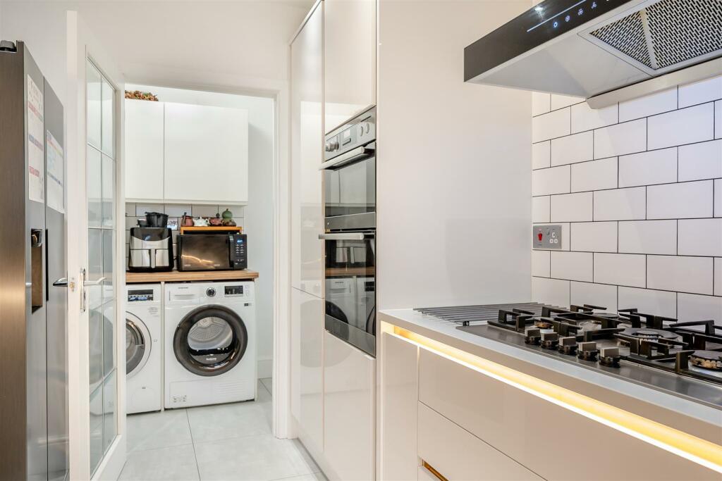 8624897-interior09.jpg