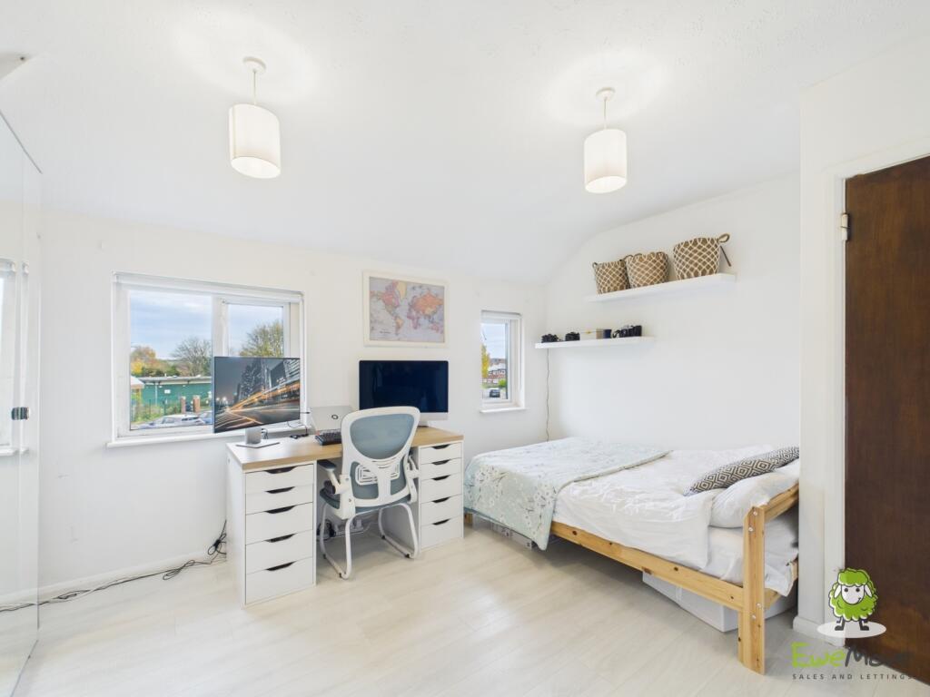 EweMove Estate Agents Basingstoke - St Andrews Roa