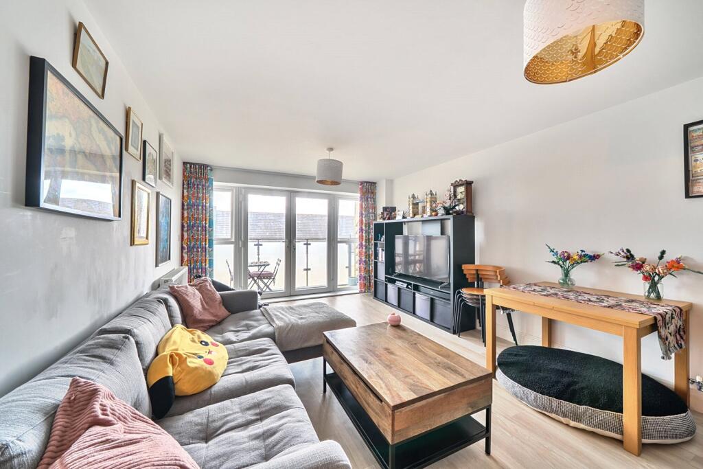 1304224-2-684862e...