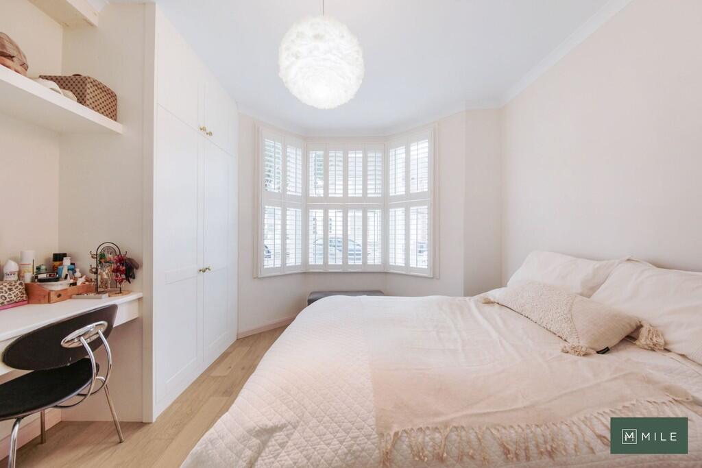 53a Greyhound Roa...