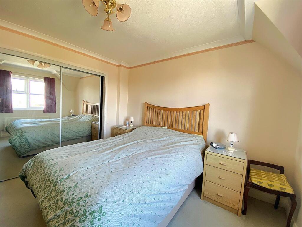 77 Rotherfield Ave - bed2.jpg
