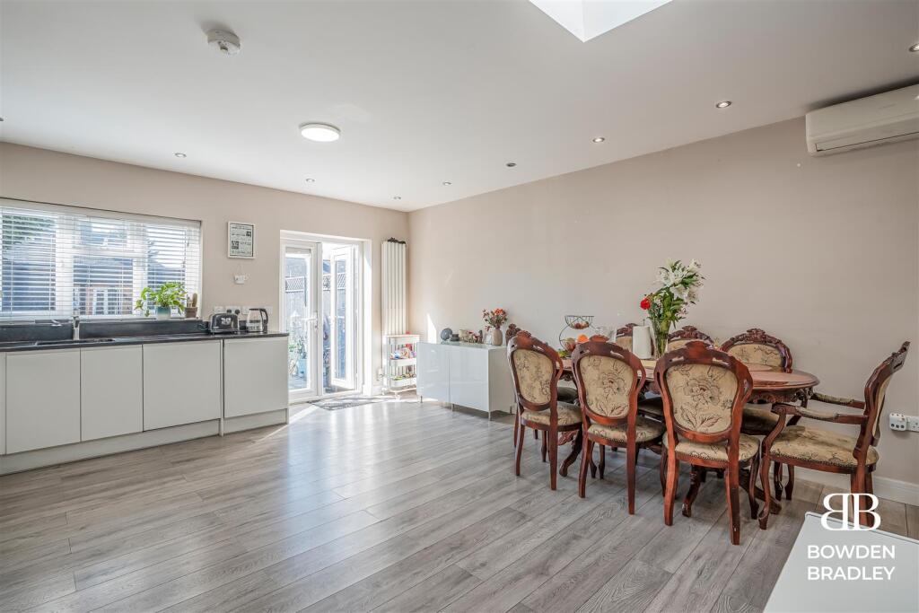Kitchen/Dining Area