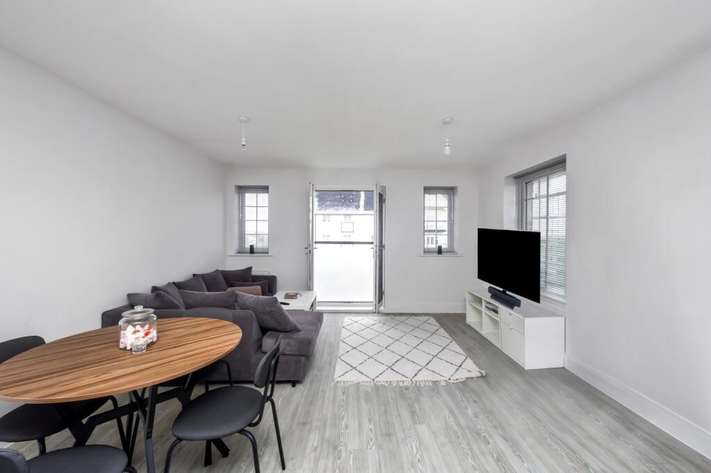 Kitchen / Lounge / Diner