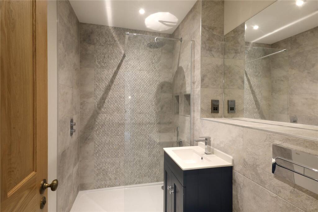 Bed 1 En-Suite